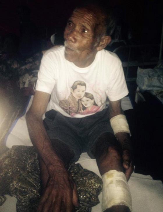 انتشال عجوز يبلغ 100 عام حيا من تحت انقاض زلزال نيبال صورة رقم 6