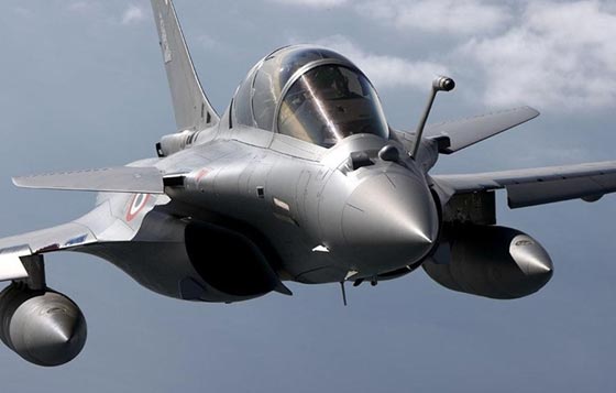 بالفيديو.. طائرة رافال الفرنسية مقاتلة وقاذفة وتدافع عن طيارها صورة رقم 2