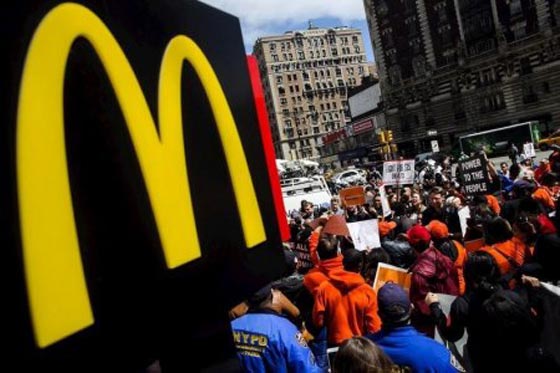 ثورة عمالية في ماكدونالدز.. مستخدموه يطالبونه بزيادة اجورهم الهزيلة صورة رقم 1