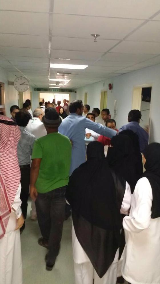 21 قتيلا في تفجير انتحاري داخل مسجد بالسعودية وداعش يتبنى العملية صورة رقم 3