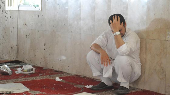 21 قتيلا في تفجير انتحاري داخل مسجد بالسعودية وداعش يتبنى العملية صورة رقم 5