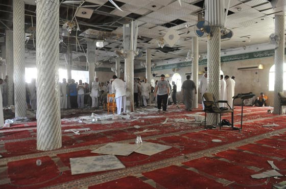 21 قتيلا في تفجير انتحاري داخل مسجد بالسعودية وداعش يتبنى العملية صورة رقم 8