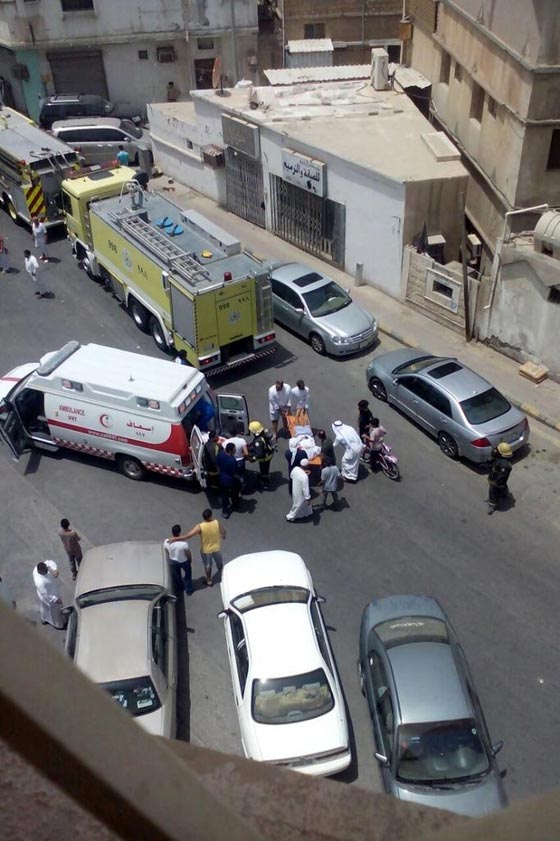 21 قتيلا في تفجير انتحاري داخل مسجد بالسعودية وداعش يتبنى العملية صورة رقم 12