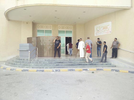 21 قتيلا في تفجير انتحاري داخل مسجد بالسعودية وداعش يتبنى العملية صورة رقم 13