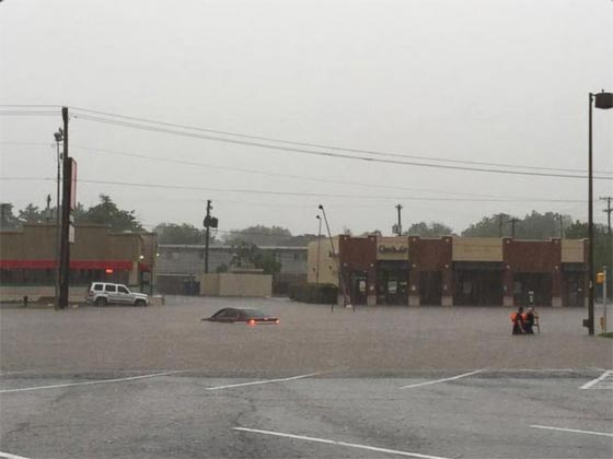 فيديو.. فيضانات تكساس تخلف قتيلا وعشرات المفقودين ودمار هائل صورة رقم 5