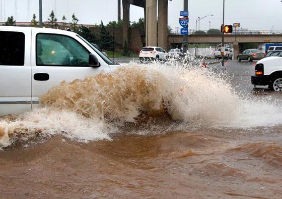 فيديو.. فيضانات تكساس تخلف قتيلا وعشرات المفقودين ودمار هائل صورة رقم 1