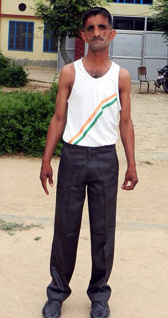 صور الرجل المطاطي الهندي يحطم ارقام جينيس القياسية صورة رقم 5
