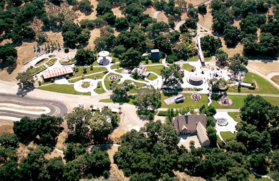 صور.. منزل اسطورة البوب مايكل جاكسون للبيع بـ 100 مليون دولار صورة رقم 3