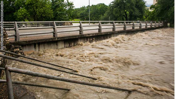 اوباما يعلن: فيضانات واعاصير تكساس كارثة كبرى.. شاهد الصور صورة رقم 4