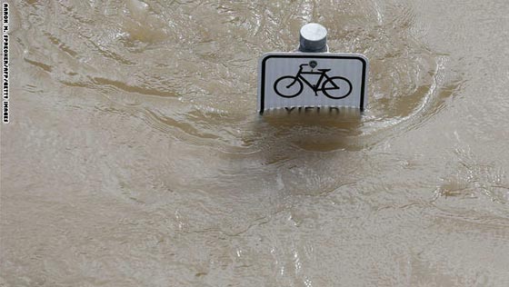 اوباما يعلن: فيضانات واعاصير تكساس كارثة كبرى.. شاهد الصور صورة رقم 8
