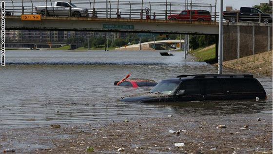 اوباما يعلن: فيضانات واعاصير تكساس كارثة كبرى.. شاهد الصور صورة رقم 9