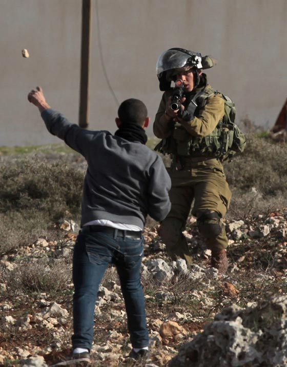 دولة قانون.. اسرائيل تفرض عقوبة السجن حتى 35 عاما لاطفال الحجارة صورة رقم 7
