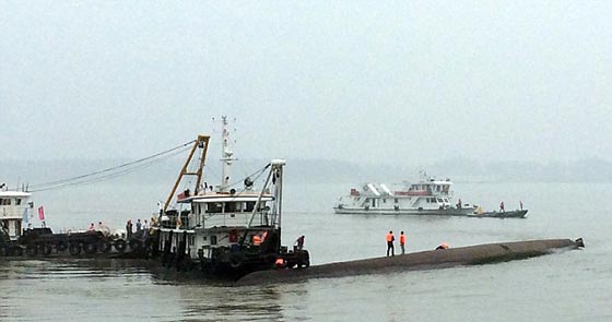 مصرع وفقدان 450 شخصا في حادث غرق سفينة في الصين صورة رقم 4
