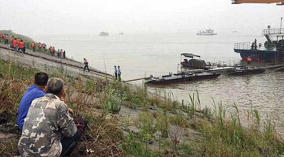 مصرع وفقدان 450 شخصا في حادث غرق سفينة في الصين صورة رقم 5