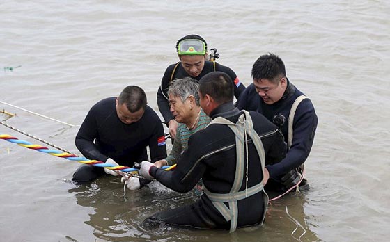 مصرع وفقدان 450 شخصا في حادث غرق سفينة في الصين صورة رقم 7