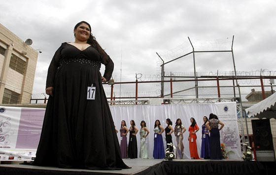 بالفيديو والصور.. مسابقة لاختيار ملكة جمال السجينات في المكسيك صورة رقم 9