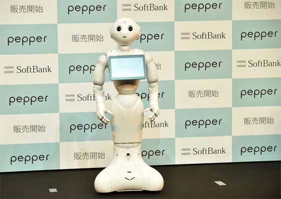 لاول مرة.. روبوت ياباني يشعر ويتعاطف ويتفاعل وقلبه كبير صورة رقم 5