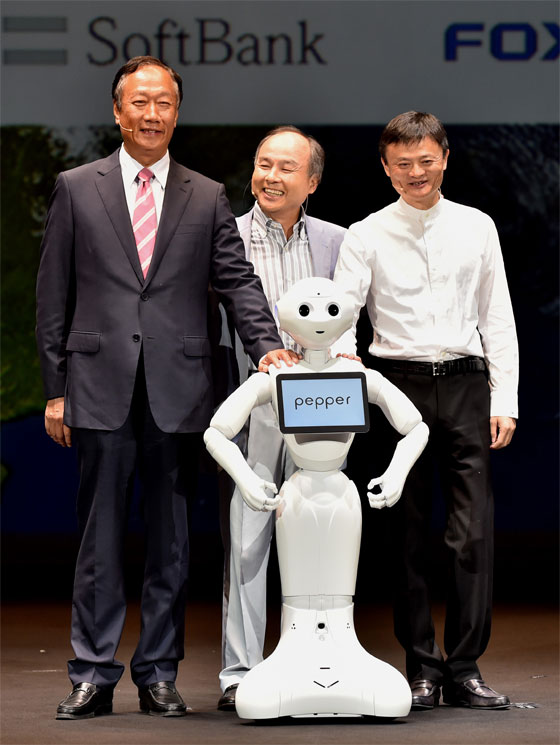 لاول مرة.. روبوت ياباني يشعر ويتعاطف ويتفاعل وقلبه كبير صورة رقم 4