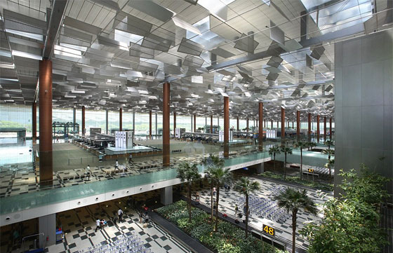 بالصور.. غابة فائقة الجمال وشلالات ومسار مشي في مطار بسنغافورة صورة رقم 11