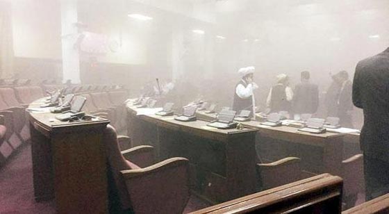 بالفيديو.. انفجار يهز البرلمان الافغاني ويحدث حالة هلع وهستيريا صورة رقم 5