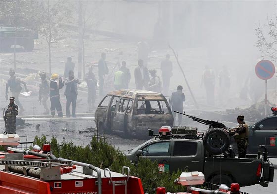 بالفيديو.. انفجار يهز البرلمان الافغاني ويحدث حالة هلع وهستيريا صورة رقم 7