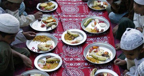 هندي يعاتب المصريين: في رمضان قبل انتهاء الآذان تكونوا قد شبعتم!   صورة رقم 9