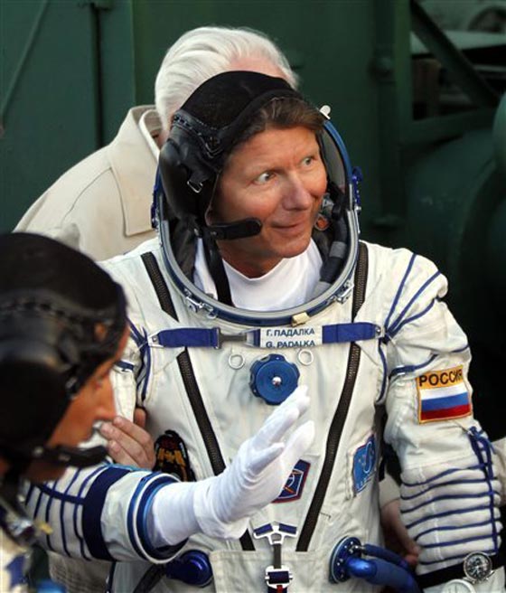 رائد روسي يتحدى الفضاء ويحطم الرقم القياسي للاقامة فيه بـ 803 ايام صورة رقم 2