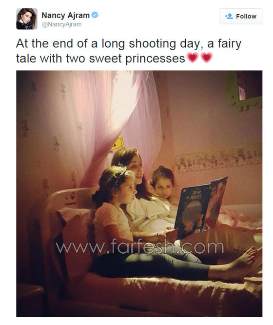 صور نانسي عجرم في الفراش مع طفلتيها وقصّة قبل النوم.. صورة رقم 1