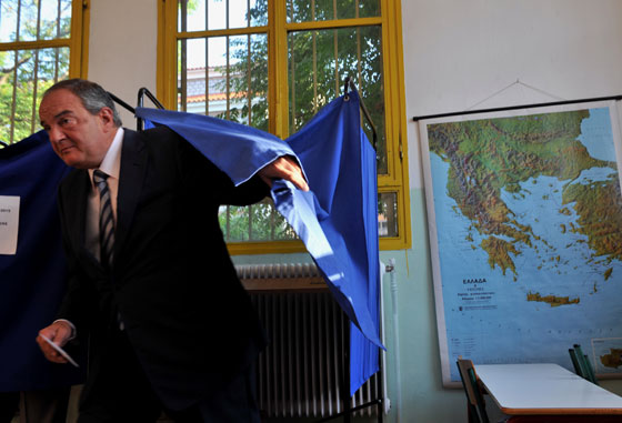 اليوم.. اليونانيون يصوتون على خطة الانقاذ الاوروبية لبلدهم صورة رقم 8