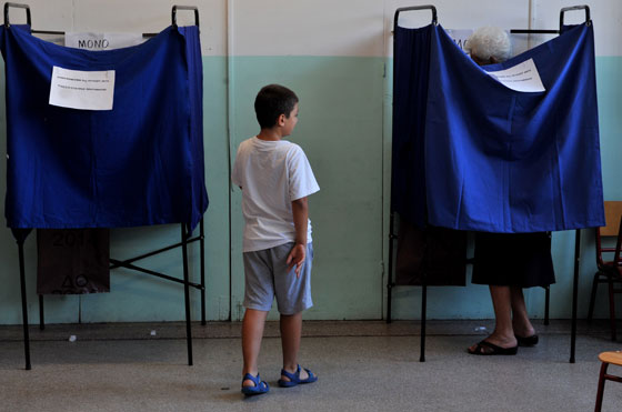 اليوم.. اليونانيون يصوتون على خطة الانقاذ الاوروبية لبلدهم صورة رقم 10
