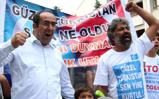 مظاهرات غضب في تركيا بسبب منع الصين مسلميها من الصيام صورة رقم 7
