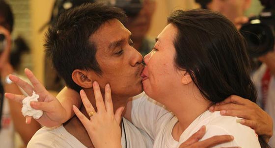 صور اشهر القبلات في العالم بمناسبة يوم القبلة العالمي صورة رقم 7