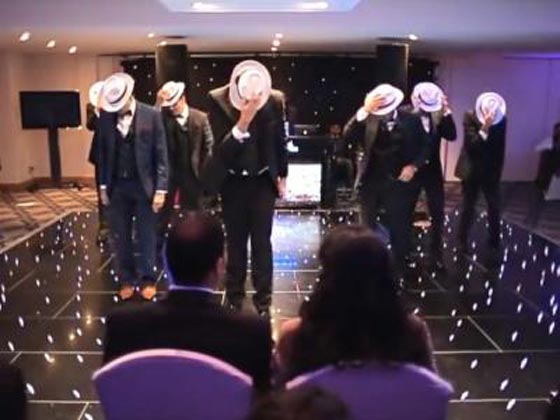 فيديو رائع: اخوة يفاجئون شقيقتهم العروس بهدية زفاف لن تنسى  صورة رقم 5