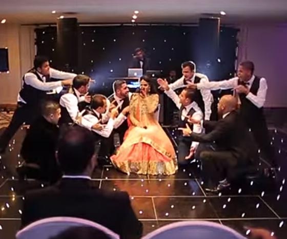 فيديو رائع: اخوة يفاجئون شقيقتهم العروس بهدية زفاف لن تنسى  صورة رقم 6