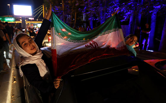 الاتفاق النووي يخرج الايرانيين من بيوتهم ويدفعهم للرقص في الشوارع صورة رقم 3