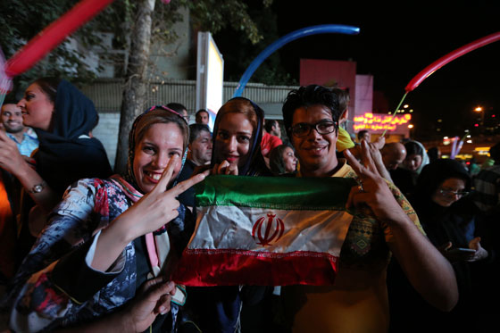 الاتفاق النووي يخرج الايرانيين من بيوتهم ويدفعهم للرقص في الشوارع صورة رقم 4