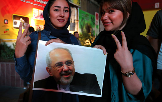 الاتفاق النووي يخرج الايرانيين من بيوتهم ويدفعهم للرقص في الشوارع صورة رقم 9