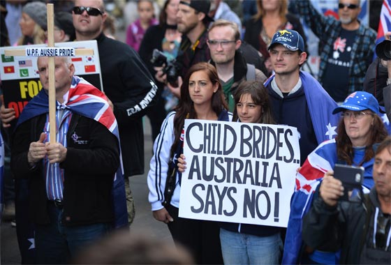 شوارع استراليا تضج بالتظاهرات المؤيدة له والمناهضة ايضا صورة رقم 3