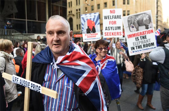 شوارع استراليا تضج بالتظاهرات المؤيدة له والمناهضة ايضا صورة رقم 11