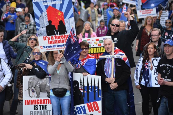 شوارع استراليا تضج بالتظاهرات المؤيدة له والمناهضة ايضا صورة رقم 4