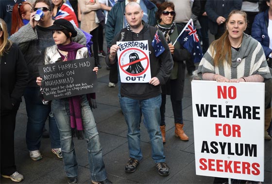 شوارع استراليا تضج بالتظاهرات المؤيدة له والمناهضة ايضا صورة رقم 6