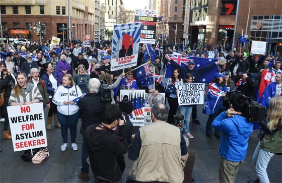 شوارع استراليا تضج بالتظاهرات المؤيدة له والمناهضة ايضا صورة رقم 10