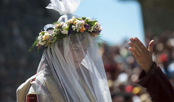 في مقدونيا.. عروسان يحظيان بعرس شعبي اسطوري على مدار 3 ايام صورة رقم 2