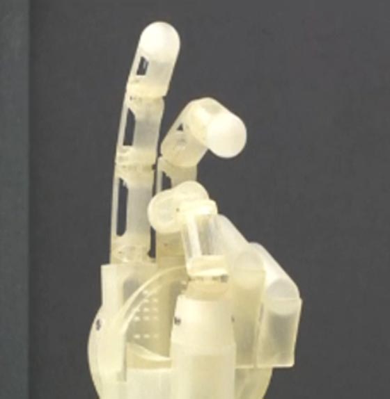 يد اصطناعية ذكية مع خيوط عضلية وانسجة تحاكي الحقيقية صورة رقم 2