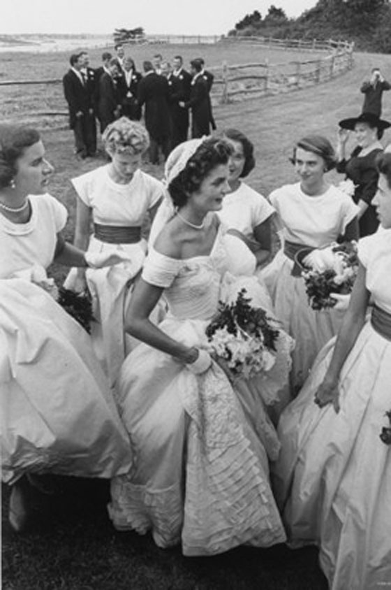 فستان جاكلين كندي يخلد حفل زفافها.. اقرا قصته الكاملة صورة رقم 8