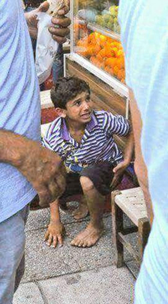 طفل سوري يستنهض مشاعر النجمة التركية بيرغوزار كوريل.. شاهد صورة رقم 3