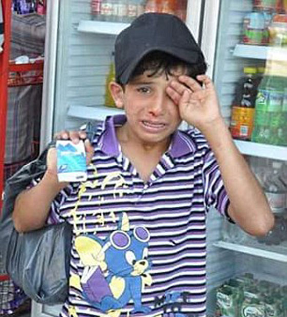 طفل سوري يستنهض مشاعر النجمة التركية بيرغوزار كوريل.. شاهد صورة رقم 2