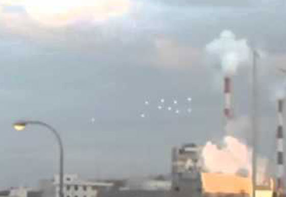 اجسام فضائية تغزو سماء اليابان وتحلق فيها.. فيديو صورة رقم 1
