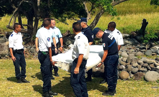 بالصور.. العثور على حطام الطائرة الماليزية المفقودة منذ 16 شهرا صورة رقم 10