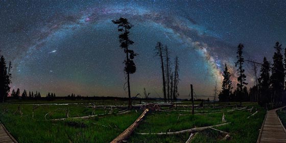 مصور قضى 4 شهور يلتقط اجمل صور للمجرة ويبرز الوانها الأقرب لقوس قزح صورة رقم 3
